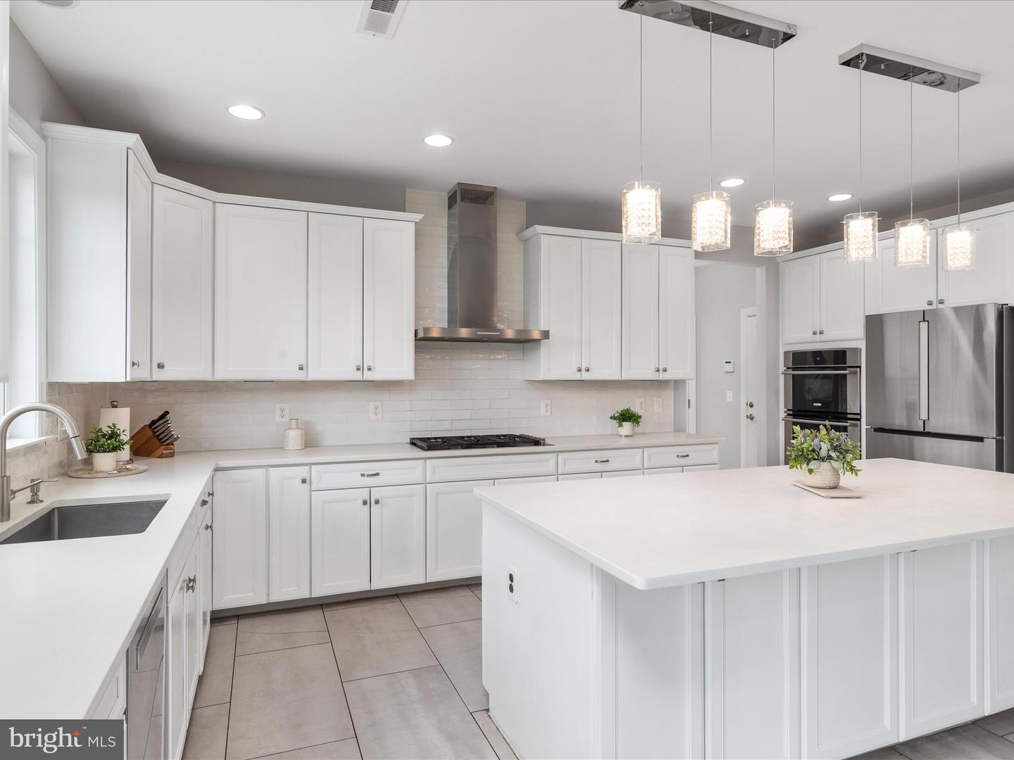 16819 DOUBLEDAY RD, CENTREVILLE, Virginia 20120, 5 Bedrooms Bedrooms, ,4 BathroomsBathrooms,Residential,For sale,16819 DOUBLEDAY RD,VAFX2234558 MLS # VAFX2234558