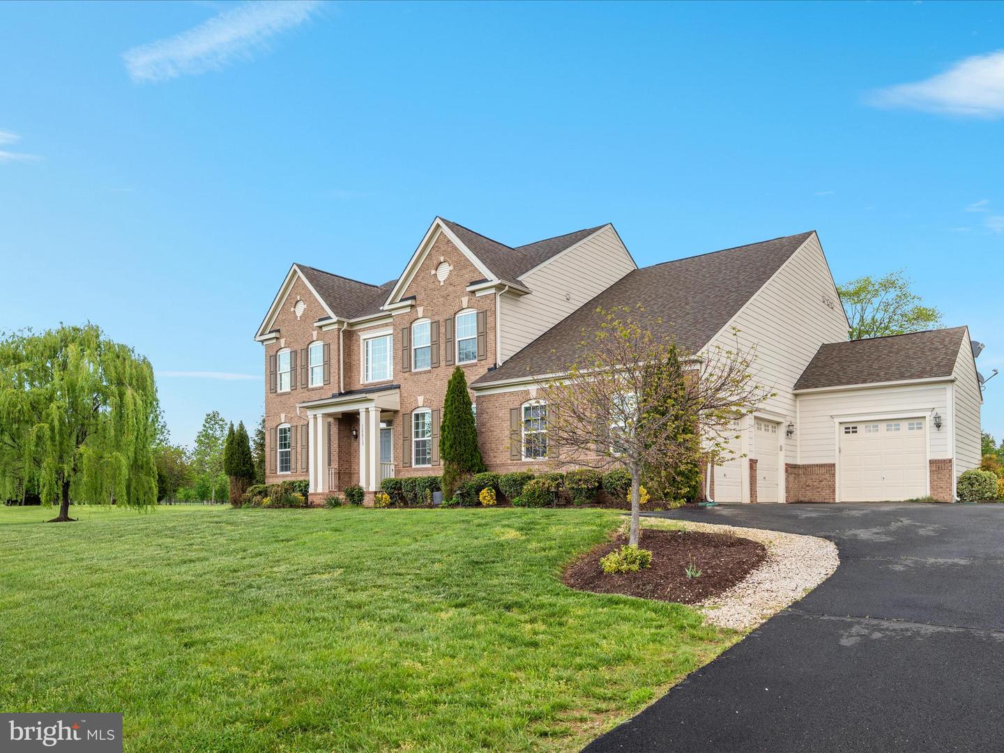 16819 DOUBLEDAY RD, CENTREVILLE, Virginia 20120, 5 Bedrooms Bedrooms, ,4 BathroomsBathrooms,Residential,For sale,16819 DOUBLEDAY RD,VAFX2234558 MLS # VAFX2234558