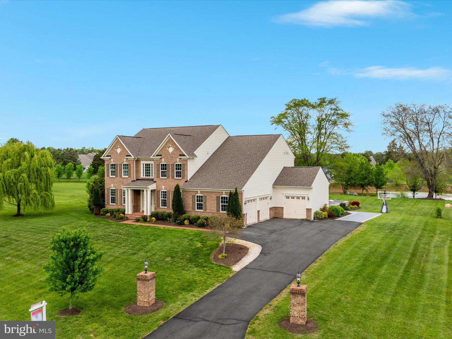 16819 DOUBLEDAY RD, CENTREVILLE, Virginia 20120, 5 Bedrooms Bedrooms, ,4 BathroomsBathrooms,Residential,For sale,16819 DOUBLEDAY RD,VAFX2234558 MLS # VAFX2234558
