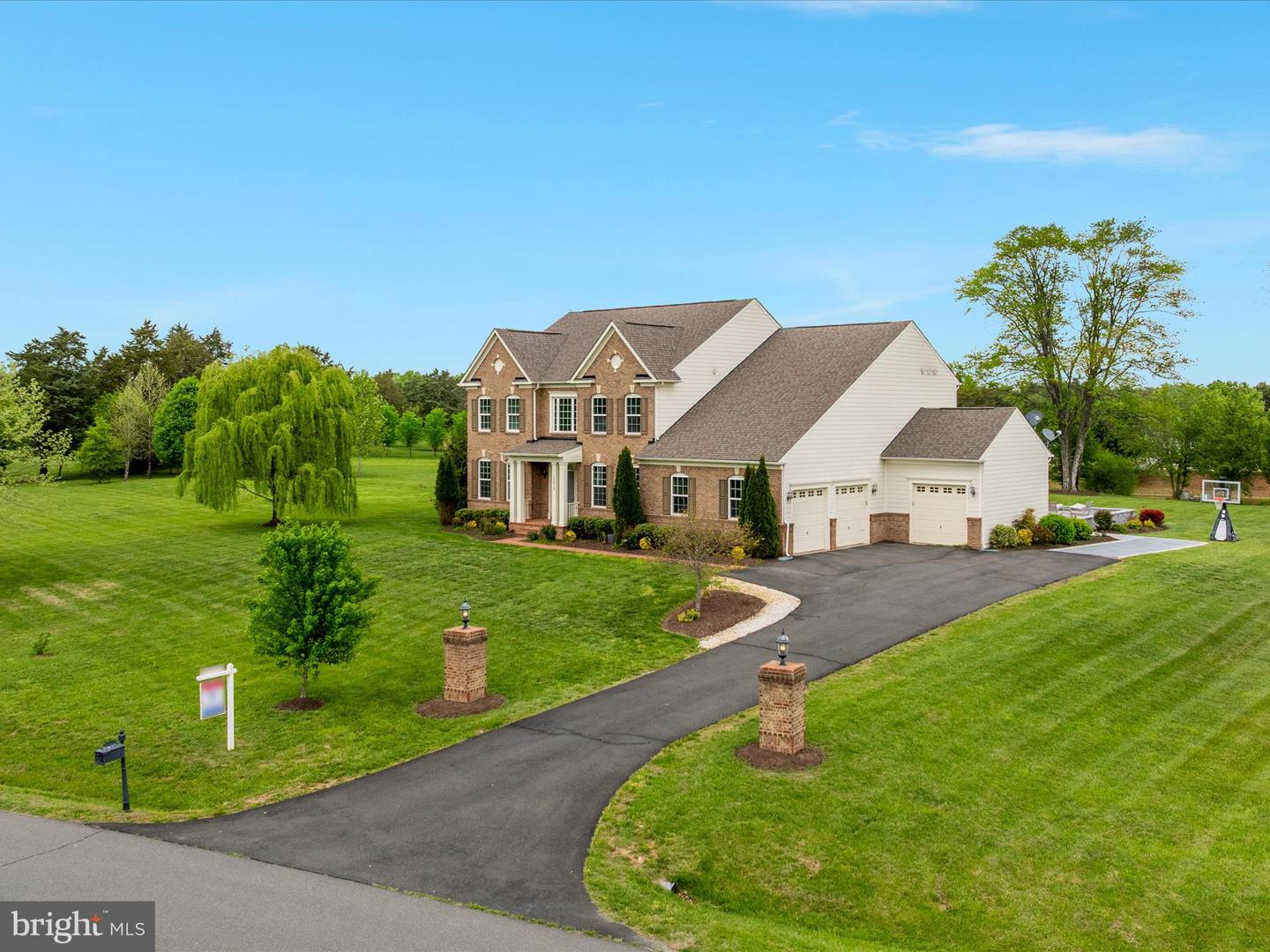 16819 DOUBLEDAY RD, CENTREVILLE, Virginia 20120, 5 Bedrooms Bedrooms, ,4 BathroomsBathrooms,Residential,For sale,16819 DOUBLEDAY RD,VAFX2234558 MLS # VAFX2234558