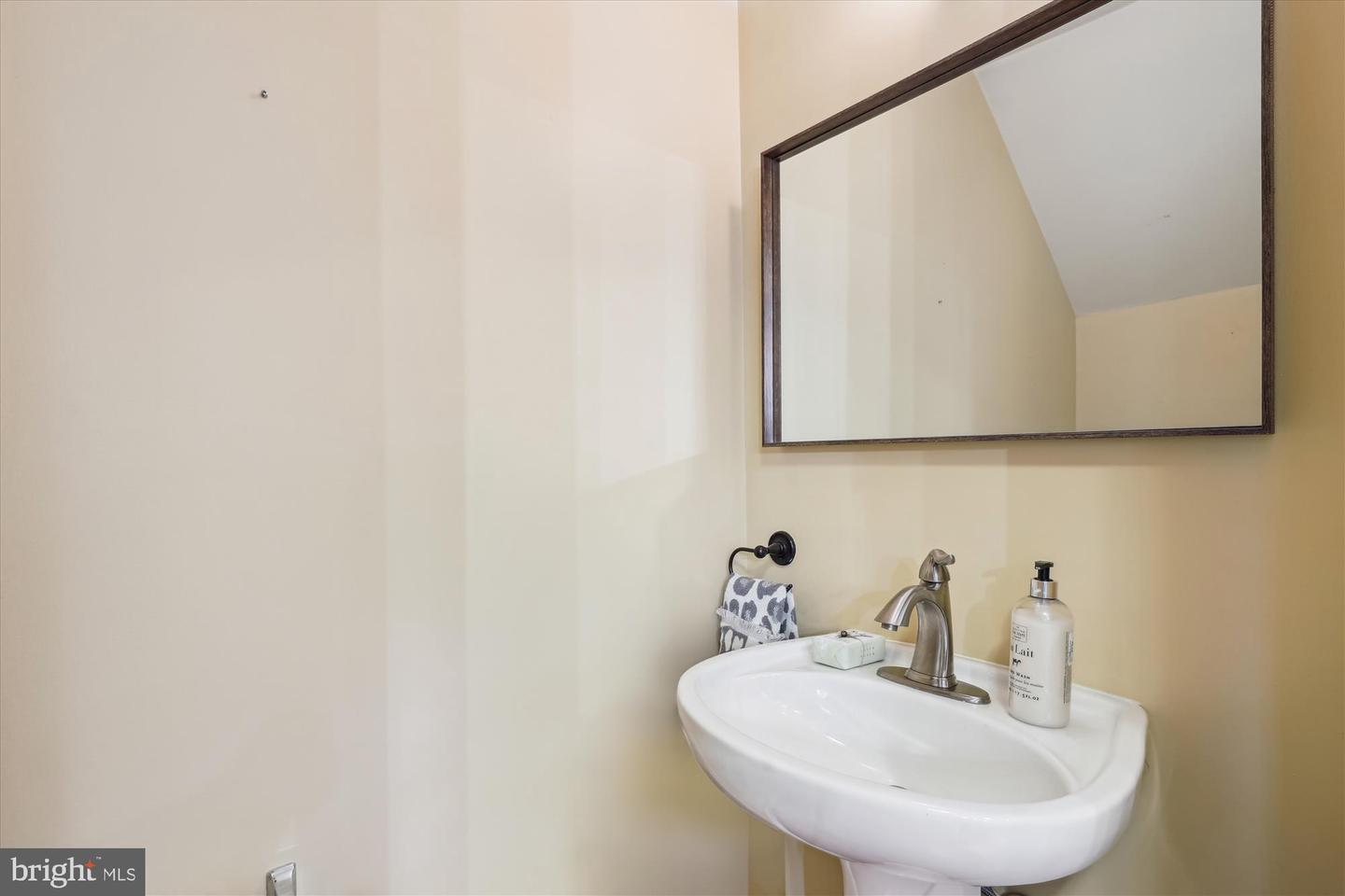 465 CAMERON STATION BLVD, ALEXANDRIA, Virginia 22304, 2 Bedrooms Bedrooms, ,2 BathroomsBathrooms,Residential,For sale,465 CAMERON STATION BLVD,VAAX2044204 MLS # VAAX2044204