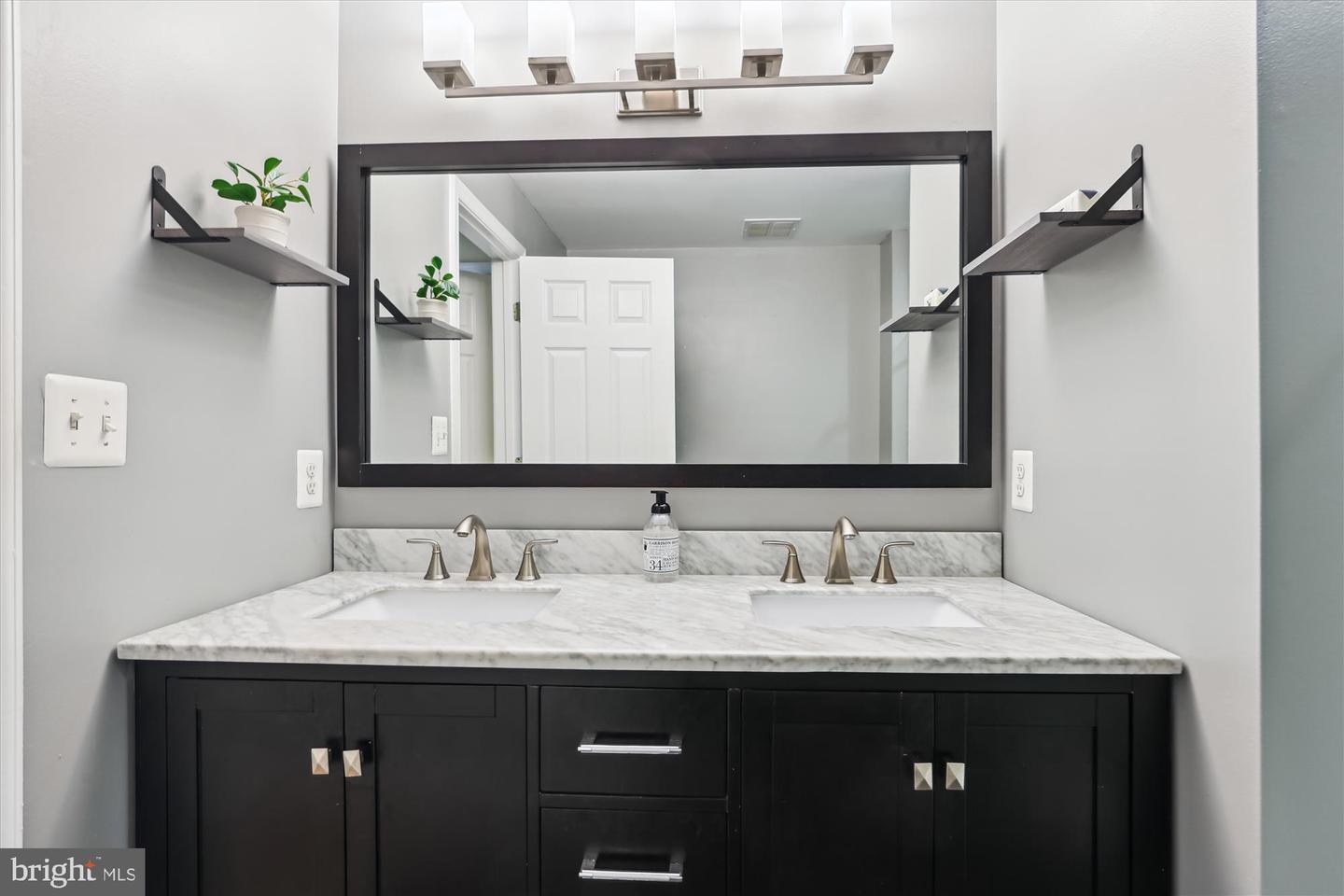 465 CAMERON STATION BLVD, ALEXANDRIA, Virginia 22304, 2 Bedrooms Bedrooms, ,2 BathroomsBathrooms,Residential,For sale,465 CAMERON STATION BLVD,VAAX2044204 MLS # VAAX2044204