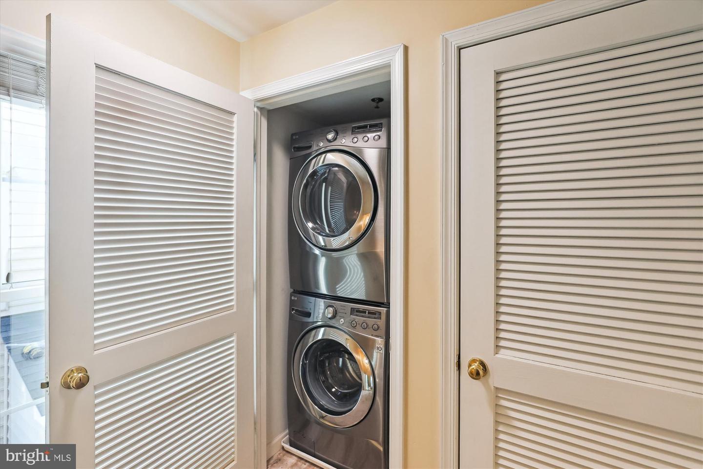 465 CAMERON STATION BLVD, ALEXANDRIA, Virginia 22304, 2 Bedrooms Bedrooms, ,2 BathroomsBathrooms,Residential,For sale,465 CAMERON STATION BLVD,VAAX2044204 MLS # VAAX2044204
