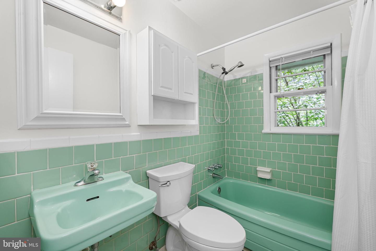 4016 N RICHMOND ST, ARLINGTON, Virginia 22207, 4 Bedrooms Bedrooms, ,3 BathroomsBathrooms,Residential,For sale,4016 N RICHMOND ST,VAAR2056180 MLS # VAAR2056180