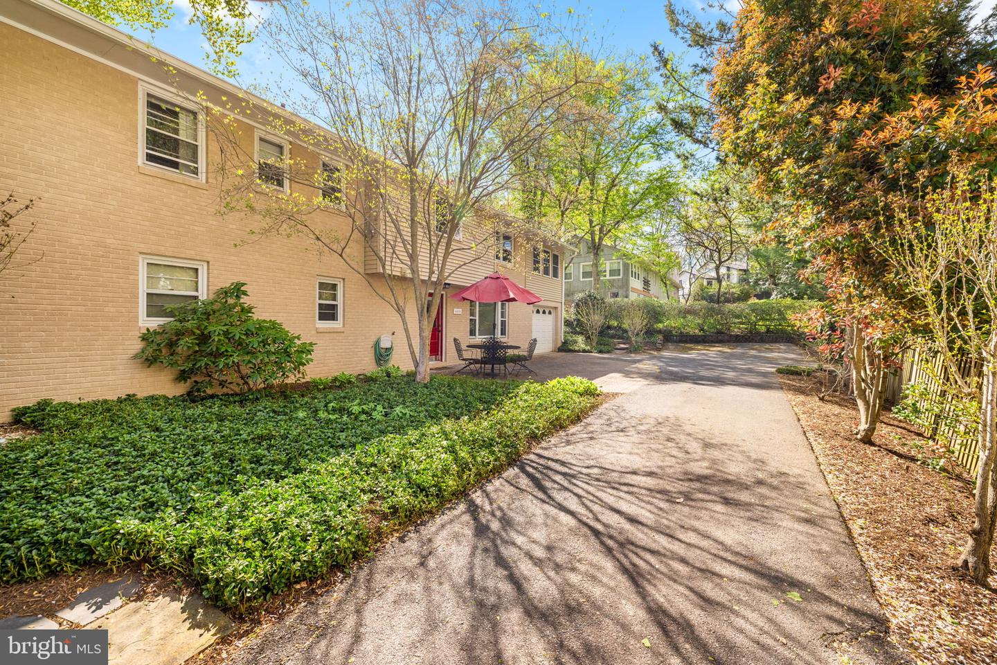 4016 N RICHMOND ST, ARLINGTON, Virginia 22207, 4 Bedrooms Bedrooms, ,3 BathroomsBathrooms,Residential,For sale,4016 N RICHMOND ST,VAAR2056180 MLS # VAAR2056180