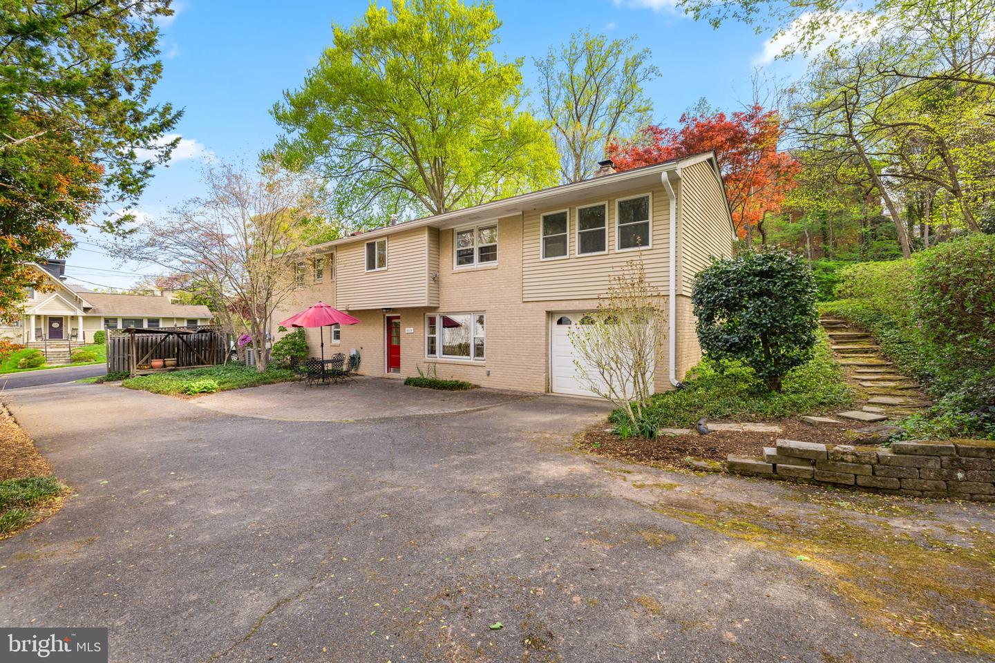 4016 N RICHMOND ST, ARLINGTON, Virginia 22207, 4 Bedrooms Bedrooms, ,3 BathroomsBathrooms,Residential,For sale,4016 N RICHMOND ST,VAAR2056180 MLS # VAAR2056180