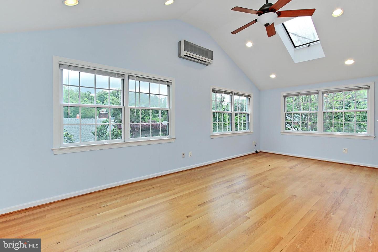 4018 N CHESTERBROOK RD, ARLINGTON, Virginia 22207, 4 Bedrooms Bedrooms, ,2 BathroomsBathrooms,Residential,For sale,4018 N CHESTERBROOK RD,VAAR2056222 MLS # VAAR2056222