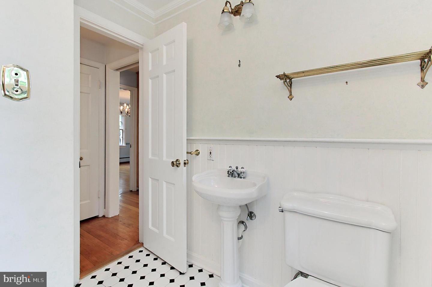 4018 N CHESTERBROOK RD, ARLINGTON, Virginia 22207, 4 Bedrooms Bedrooms, ,2 BathroomsBathrooms,Residential,For sale,4018 N CHESTERBROOK RD,VAAR2056222 MLS # VAAR2056222