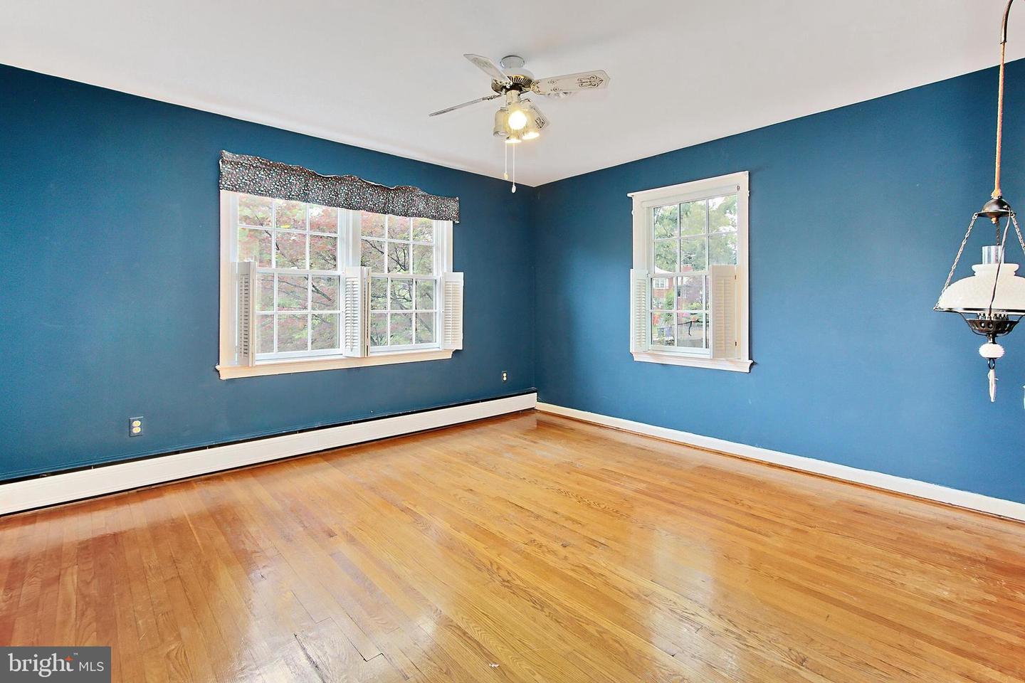 4018 N CHESTERBROOK RD, ARLINGTON, Virginia 22207, 4 Bedrooms Bedrooms, ,2 BathroomsBathrooms,Residential,For sale,4018 N CHESTERBROOK RD,VAAR2056222 MLS # VAAR2056222