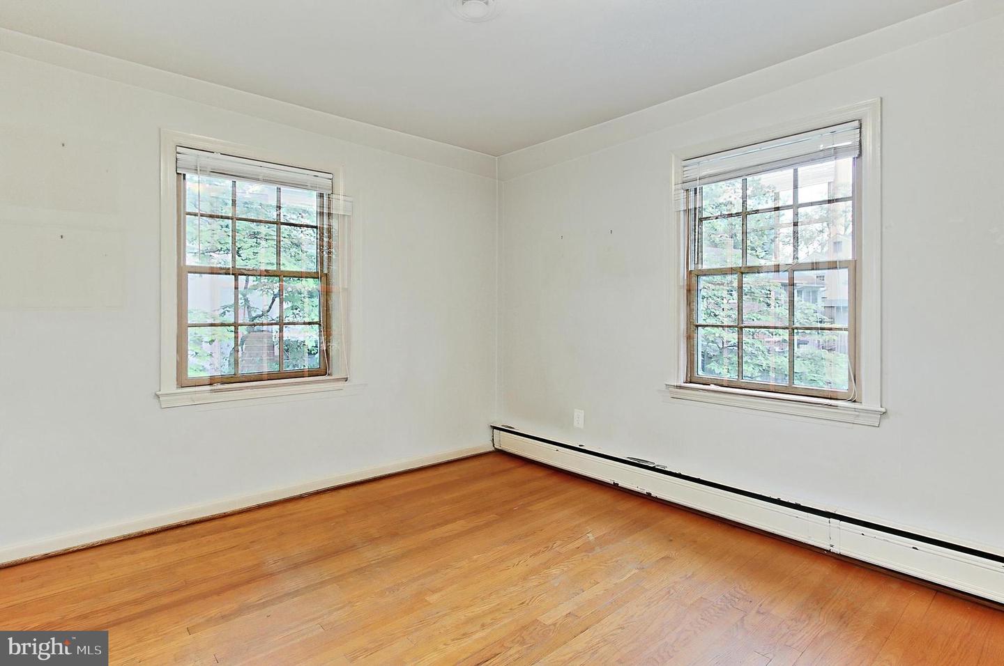 4018 N CHESTERBROOK RD, ARLINGTON, Virginia 22207, 4 Bedrooms Bedrooms, ,2 BathroomsBathrooms,Residential,For sale,4018 N CHESTERBROOK RD,VAAR2056222 MLS # VAAR2056222