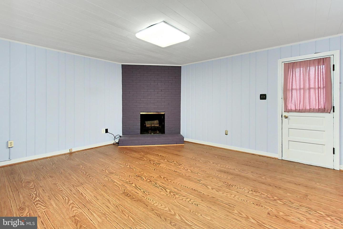 4018 N CHESTERBROOK RD, ARLINGTON, Virginia 22207, 4 Bedrooms Bedrooms, ,2 BathroomsBathrooms,Residential,For sale,4018 N CHESTERBROOK RD,VAAR2056222 MLS # VAAR2056222