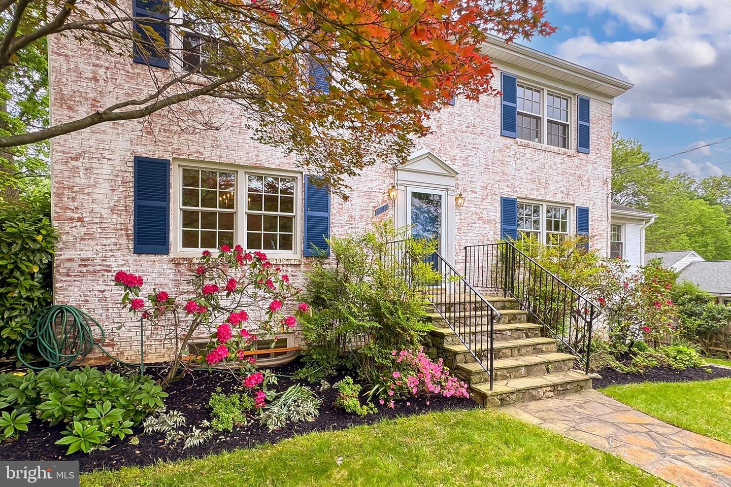 4018 N CHESTERBROOK RD, ARLINGTON, Virginia 22207, 4 Bedrooms Bedrooms, ,2 BathroomsBathrooms,Residential,For sale,4018 N CHESTERBROOK RD,VAAR2056222 MLS # VAAR2056222