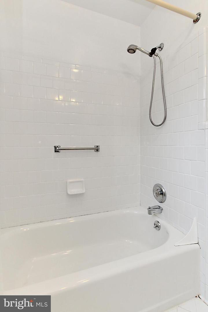 4018 N CHESTERBROOK RD, ARLINGTON, Virginia 22207, 4 Bedrooms Bedrooms, ,2 BathroomsBathrooms,Residential,For sale,4018 N CHESTERBROOK RD,VAAR2056222 MLS # VAAR2056222