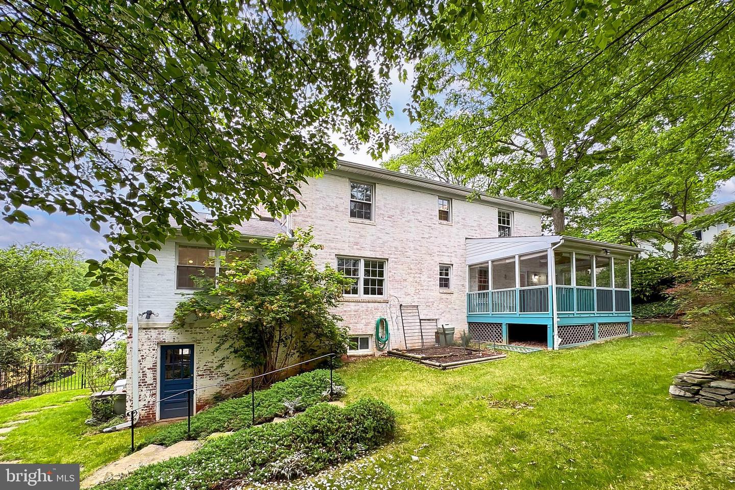 4018 N CHESTERBROOK RD, ARLINGTON, Virginia 22207, 4 Bedrooms Bedrooms, ,2 BathroomsBathrooms,Residential,For sale,4018 N CHESTERBROOK RD,VAAR2056222 MLS # VAAR2056222