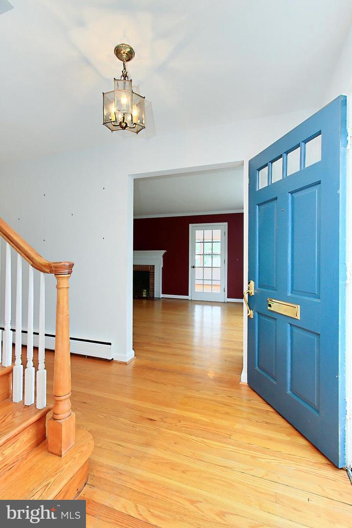 4018 N CHESTERBROOK RD, ARLINGTON, Virginia 22207, 4 Bedrooms Bedrooms, ,2 BathroomsBathrooms,Residential,For sale,4018 N CHESTERBROOK RD,VAAR2056222 MLS # VAAR2056222