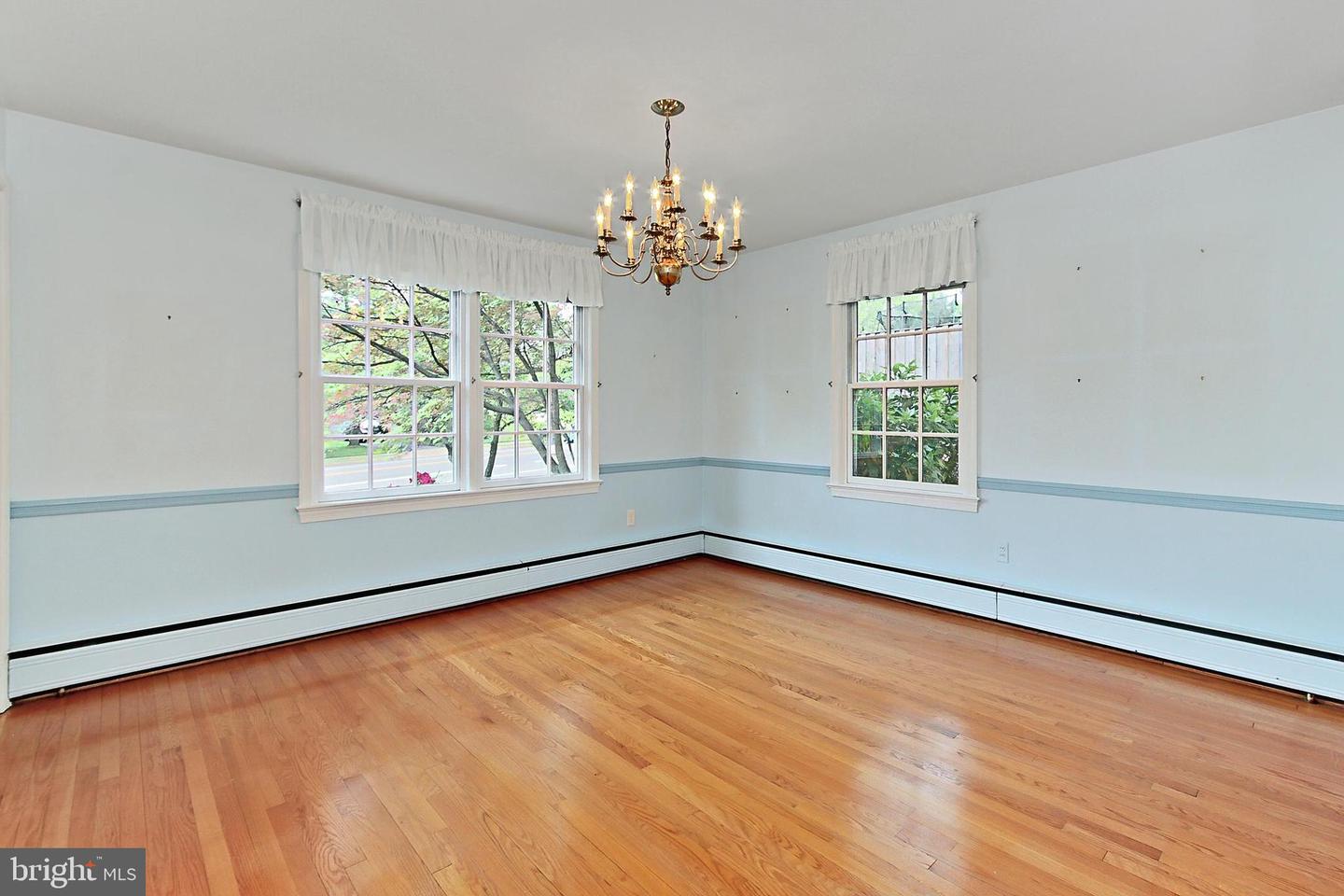 4018 N CHESTERBROOK RD, ARLINGTON, Virginia 22207, 4 Bedrooms Bedrooms, ,2 BathroomsBathrooms,Residential,For sale,4018 N CHESTERBROOK RD,VAAR2056222 MLS # VAAR2056222
