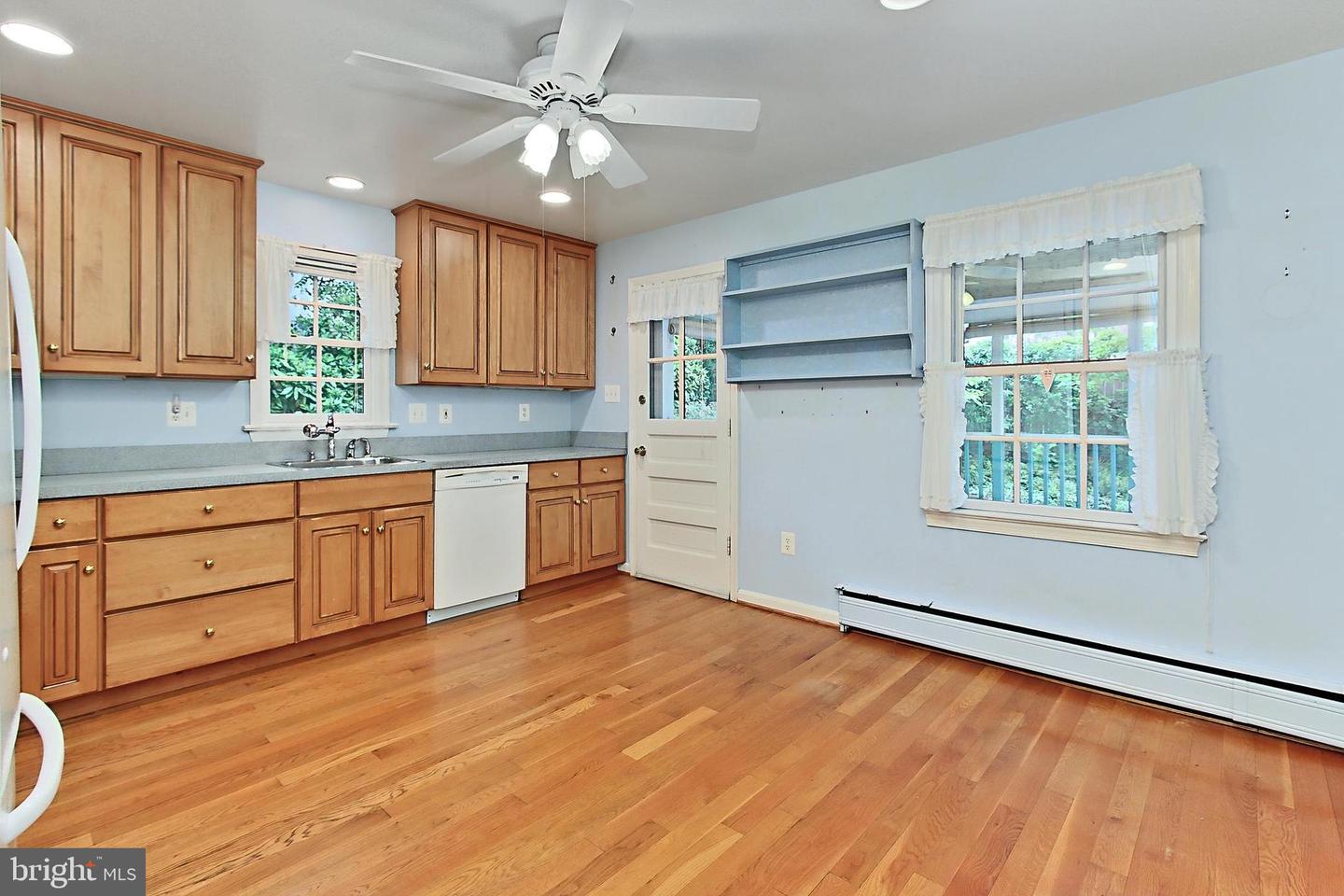 4018 N CHESTERBROOK RD, ARLINGTON, Virginia 22207, 4 Bedrooms Bedrooms, ,2 BathroomsBathrooms,Residential,For sale,4018 N CHESTERBROOK RD,VAAR2056222 MLS # VAAR2056222