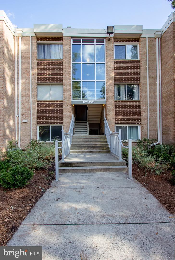 2905 CHARING CROSS RD #4, FALLS CHURCH, Virginia 22042, 3 Bedrooms Bedrooms, ,1 BathroomBathrooms,Residential,For sale,2905 CHARING CROSS RD #4,VAFX2235424 MLS # VAFX2235424