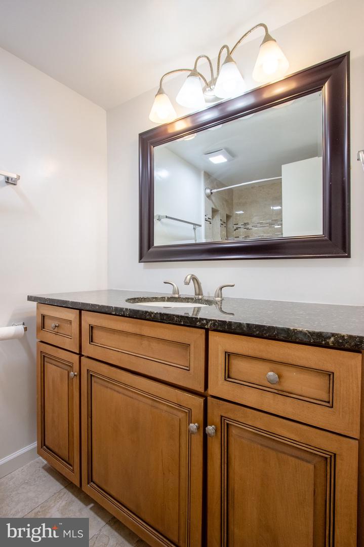 2905 CHARING CROSS RD #4, FALLS CHURCH, Virginia 22042, 3 Bedrooms Bedrooms, ,1 BathroomBathrooms,Residential,For sale,2905 CHARING CROSS RD #4,VAFX2235424 MLS # VAFX2235424