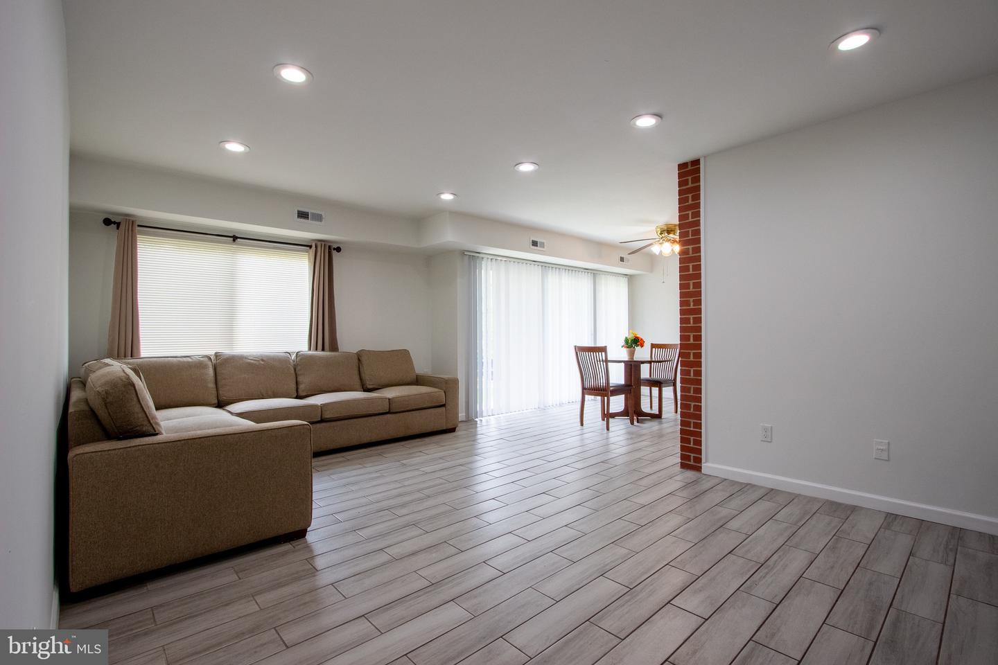2905 CHARING CROSS RD #4, FALLS CHURCH, Virginia 22042, 3 Bedrooms Bedrooms, ,1 BathroomBathrooms,Residential,For sale,2905 CHARING CROSS RD #4,VAFX2235424 MLS # VAFX2235424