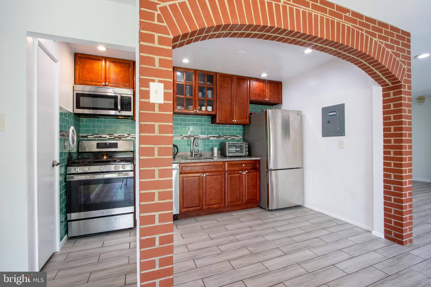 2905 CHARING CROSS RD #4, FALLS CHURCH, Virginia 22042, 3 Bedrooms Bedrooms, ,1 BathroomBathrooms,Residential,For sale,2905 CHARING CROSS RD #4,VAFX2235424 MLS # VAFX2235424