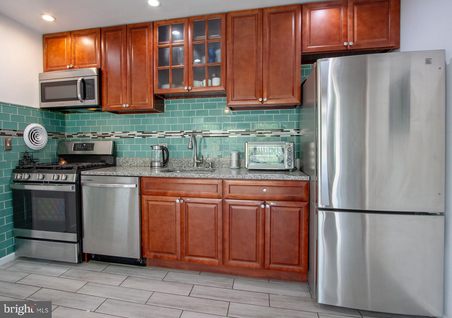 2905 CHARING CROSS RD #4, FALLS CHURCH, Virginia 22042, 3 Bedrooms Bedrooms, ,1 BathroomBathrooms,Residential,For sale,2905 CHARING CROSS RD #4,VAFX2235424 MLS # VAFX2235424