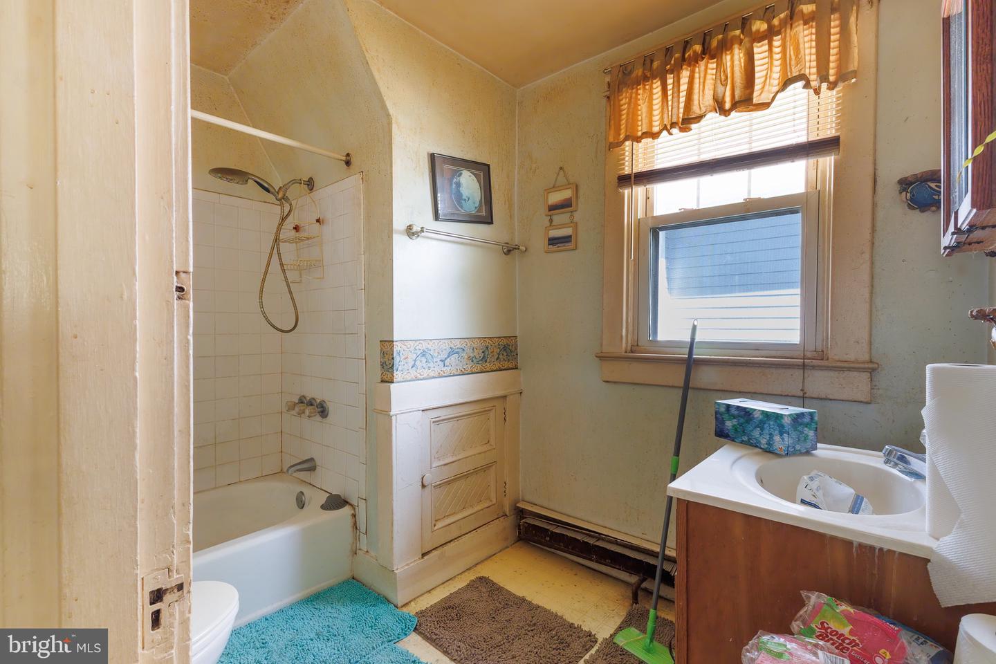 1715 S KENT ST, ARLINGTON, Virginia 22202, 2 Bedrooms Bedrooms, ,1 BathroomBathrooms,Residential,For sale,1715 S KENT ST,VAAR2056328 MLS # VAAR2056328