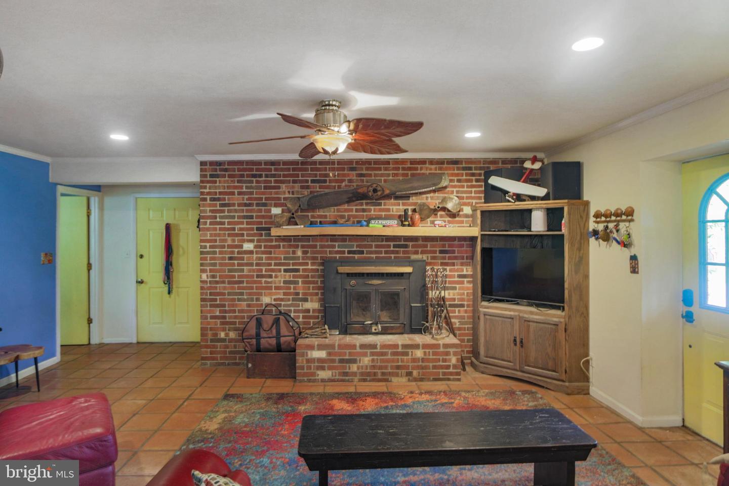 41 WOOD LANDING RD, FREDERICKSBURG, Virginia 22405, 4 Bedrooms Bedrooms, 12 Rooms Rooms,2 BathroomsBathrooms,Residential,For sale,41 WOOD LANDING RD,VAST2037998 MLS # VAST2037998