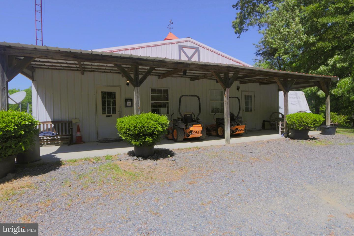 41 WOOD LANDING RD, FREDERICKSBURG, Virginia 22405, 2 Bedrooms Bedrooms, 12 Rooms Rooms,2 BathroomsBathrooms,Residential,For sale,41 WOOD LANDING RD,VAST2037998 MLS # VAST2037998