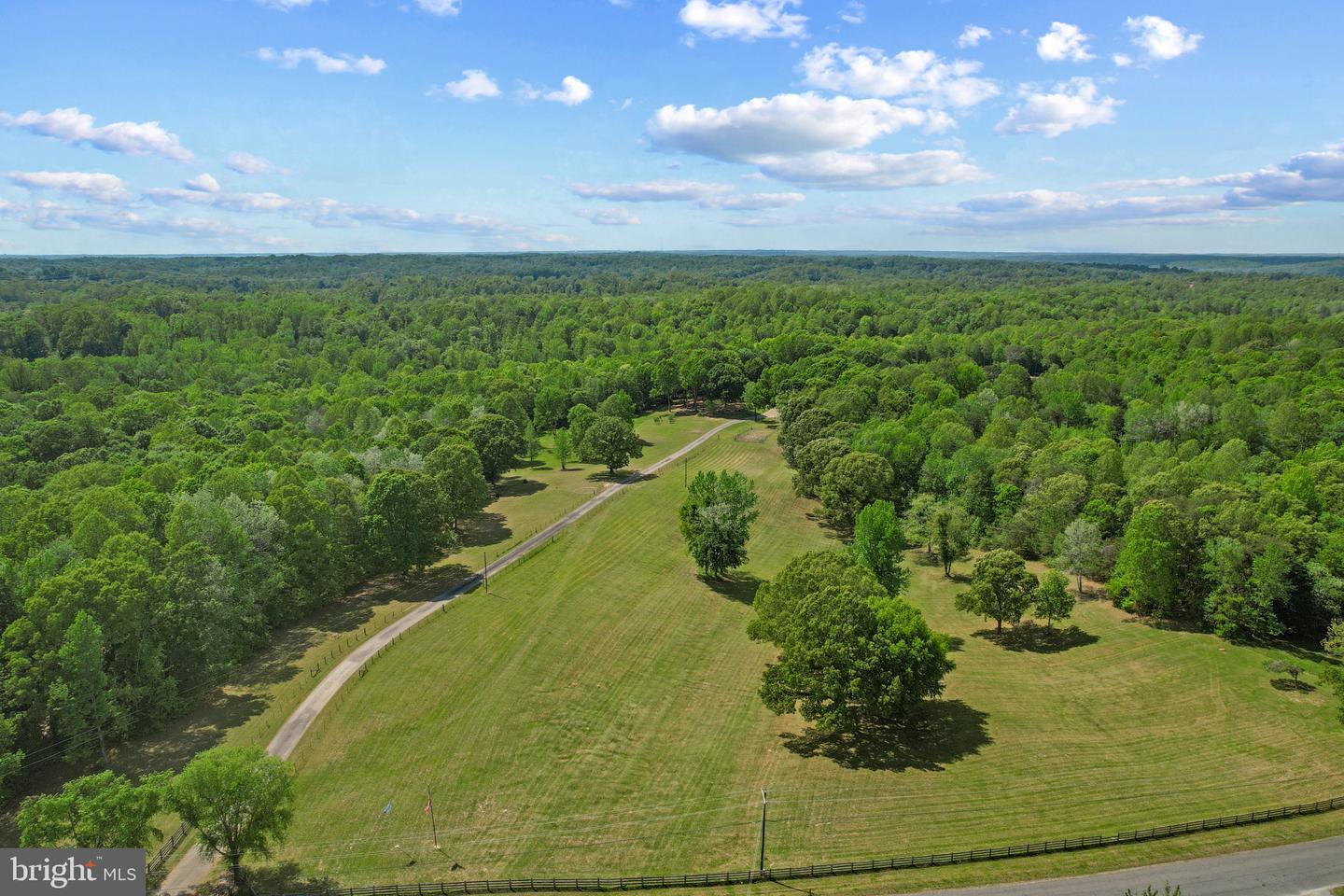 41 WOOD LANDING RD, FREDERICKSBURG, Virginia 22405, 4 Bedrooms Bedrooms, 12 Rooms Rooms,2 BathroomsBathrooms,Residential,For sale,41 WOOD LANDING RD,VAST2037998 MLS # VAST2037998