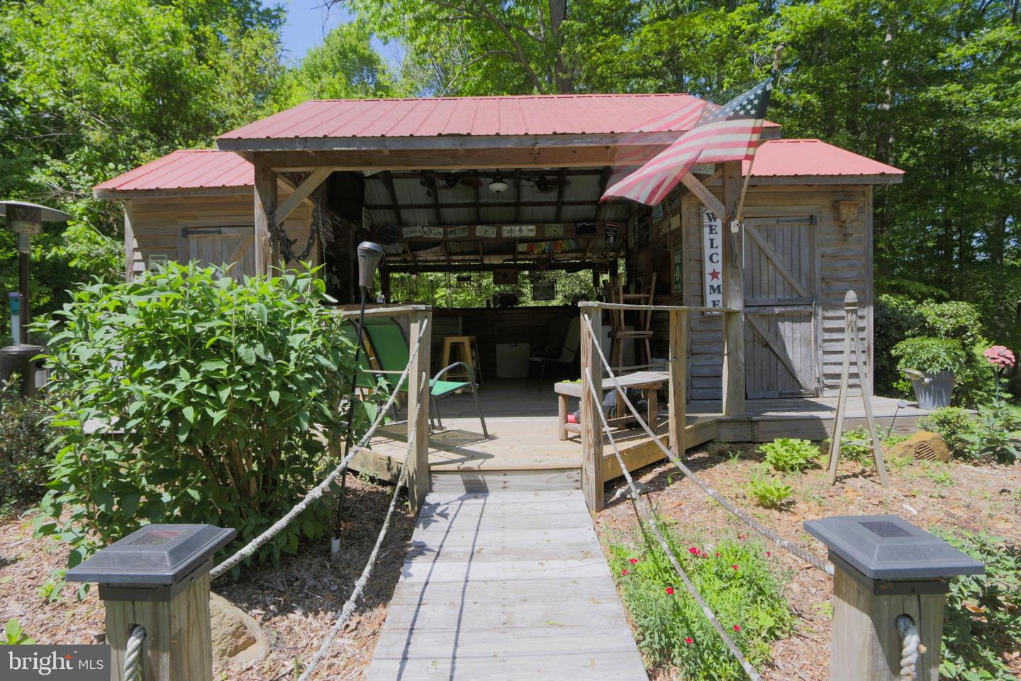 41 WOOD LANDING RD, FREDERICKSBURG, Virginia 22405, 2 Bedrooms Bedrooms, 12 Rooms Rooms,2 BathroomsBathrooms,Residential,For sale,41 WOOD LANDING RD,VAST2037998 MLS # VAST2037998