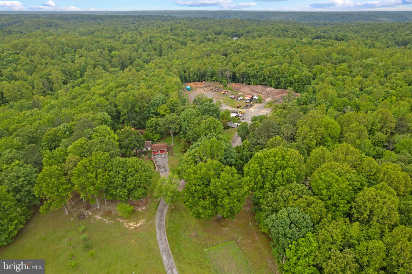 41 WOOD LANDING RD, FREDERICKSBURG, Virginia 22405, 4 Bedrooms Bedrooms, 12 Rooms Rooms,2 BathroomsBathrooms,Residential,For sale,41 WOOD LANDING RD,VAST2037998 MLS # VAST2037998