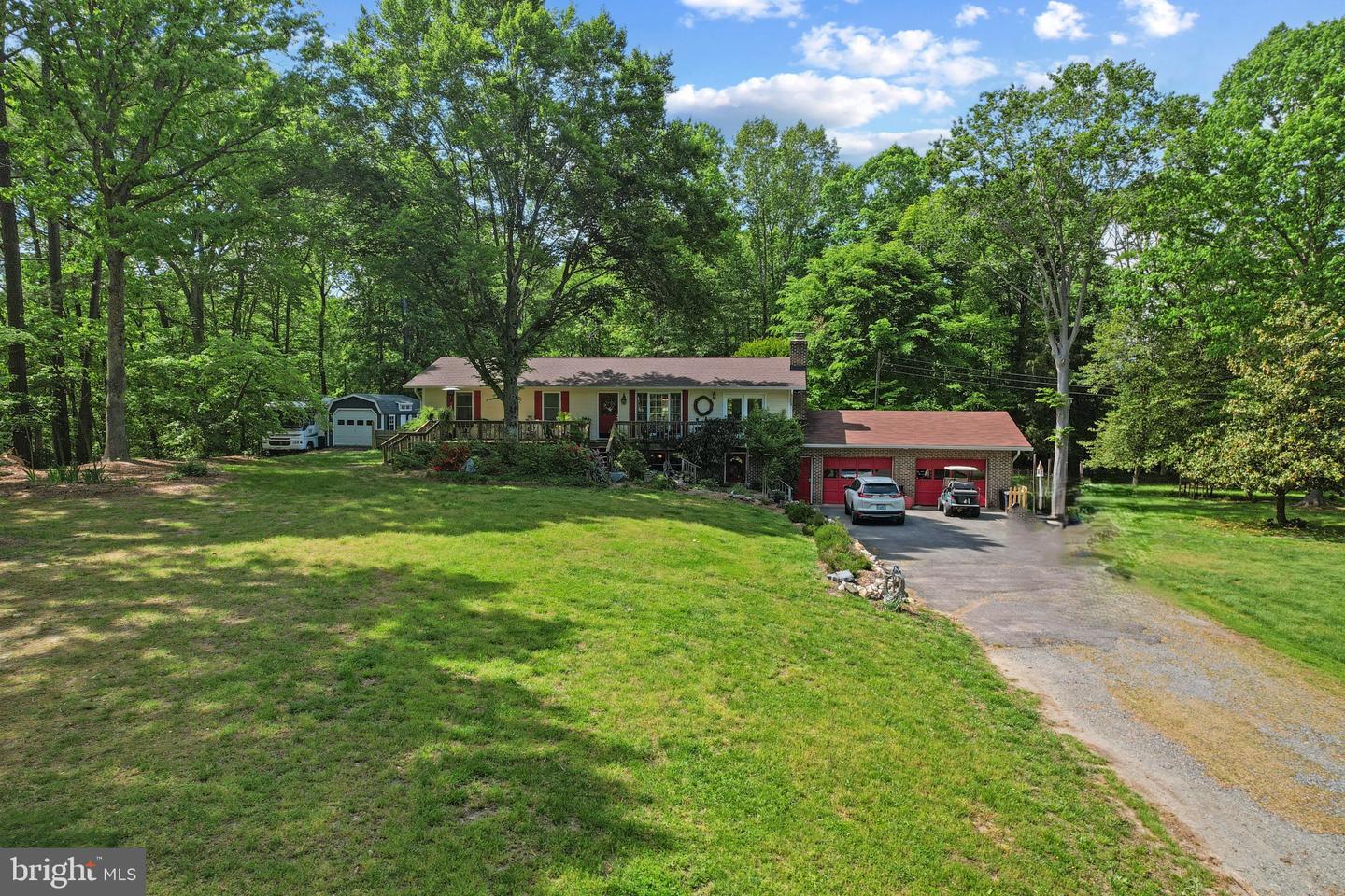 41 WOOD LANDING RD, FREDERICKSBURG, Virginia 22405, 4 Bedrooms Bedrooms, 12 Rooms Rooms,2 BathroomsBathrooms,Residential,For sale,41 WOOD LANDING RD,VAST2037998 MLS # VAST2037998