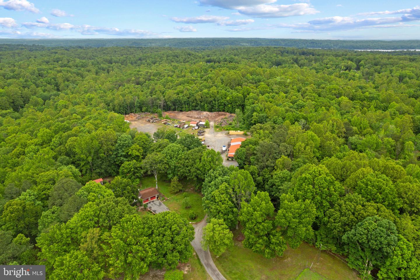 41 WOOD LANDING RD, FREDERICKSBURG, Virginia 22405, 4 Bedrooms Bedrooms, 12 Rooms Rooms,2 BathroomsBathrooms,Residential,For sale,41 WOOD LANDING RD,VAST2037998 MLS # VAST2037998