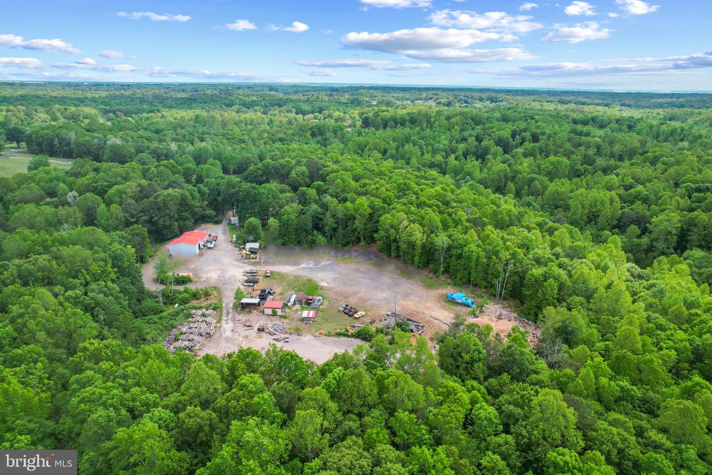 41 WOOD LANDING RD, FREDERICKSBURG, Virginia 22405, 4 Bedrooms Bedrooms, 12 Rooms Rooms,2 BathroomsBathrooms,Residential,For sale,41 WOOD LANDING RD,VAST2037998 MLS # VAST2037998