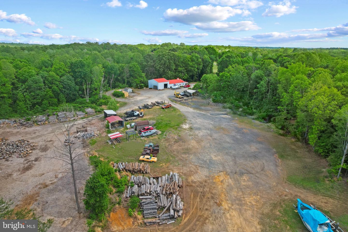 41 WOOD LANDING RD, FREDERICKSBURG, Virginia 22405, 4 Bedrooms Bedrooms, 12 Rooms Rooms,2 BathroomsBathrooms,Residential,For sale,41 WOOD LANDING RD,VAST2037998 MLS # VAST2037998