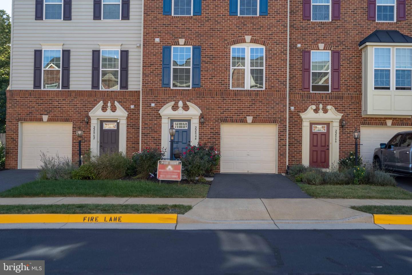 22864 CHESTNUT OAK TER, STERLING, Virginia 20166, 3 Bedrooms Bedrooms, ,2 BathroomsBathrooms,Residential,For sale,22864 CHESTNUT OAK TER,VALO2094368 MLS # VALO2094368