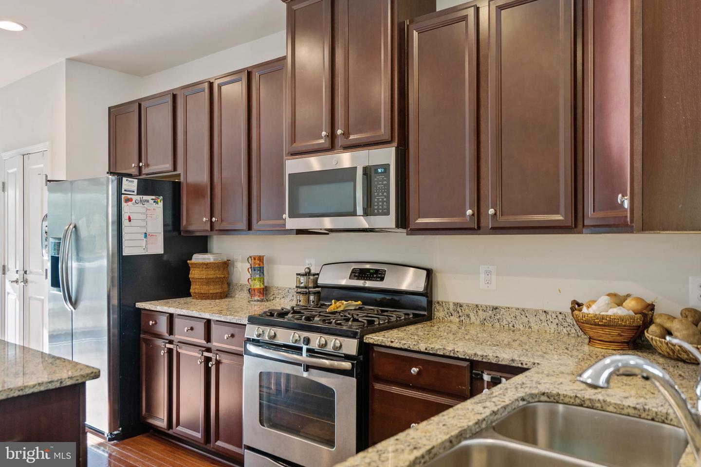 22864 CHESTNUT OAK TER, STERLING, Virginia 20166, 3 Bedrooms Bedrooms, ,2 BathroomsBathrooms,Residential,For sale,22864 CHESTNUT OAK TER,VALO2094368 MLS # VALO2094368