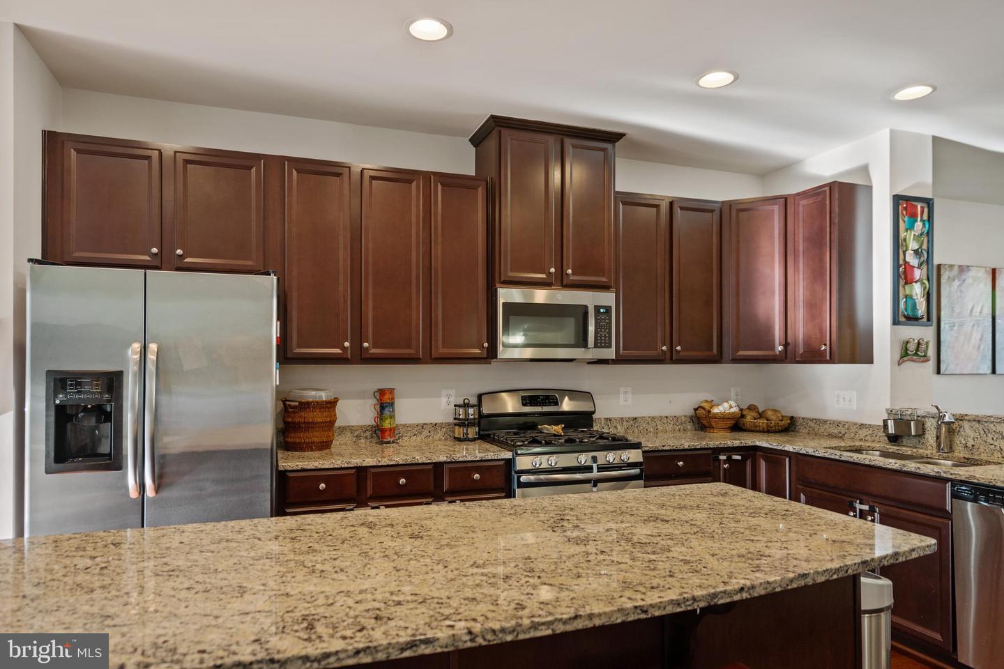 22864 CHESTNUT OAK TER, STERLING, Virginia 20166, 3 Bedrooms Bedrooms, ,2 BathroomsBathrooms,Residential,For sale,22864 CHESTNUT OAK TER,VALO2094368 MLS # VALO2094368