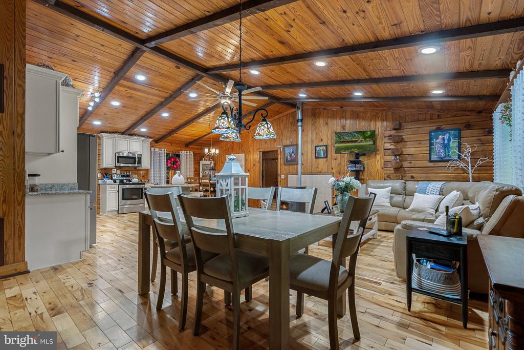 4162 PINEWOOD LN, JEFFERSONTON, Virginia 22724, 5 Bedrooms Bedrooms, ,4 BathroomsBathrooms,Residential,4162 PINEWOOD LN,VACU2010550 MLS # VACU2010550