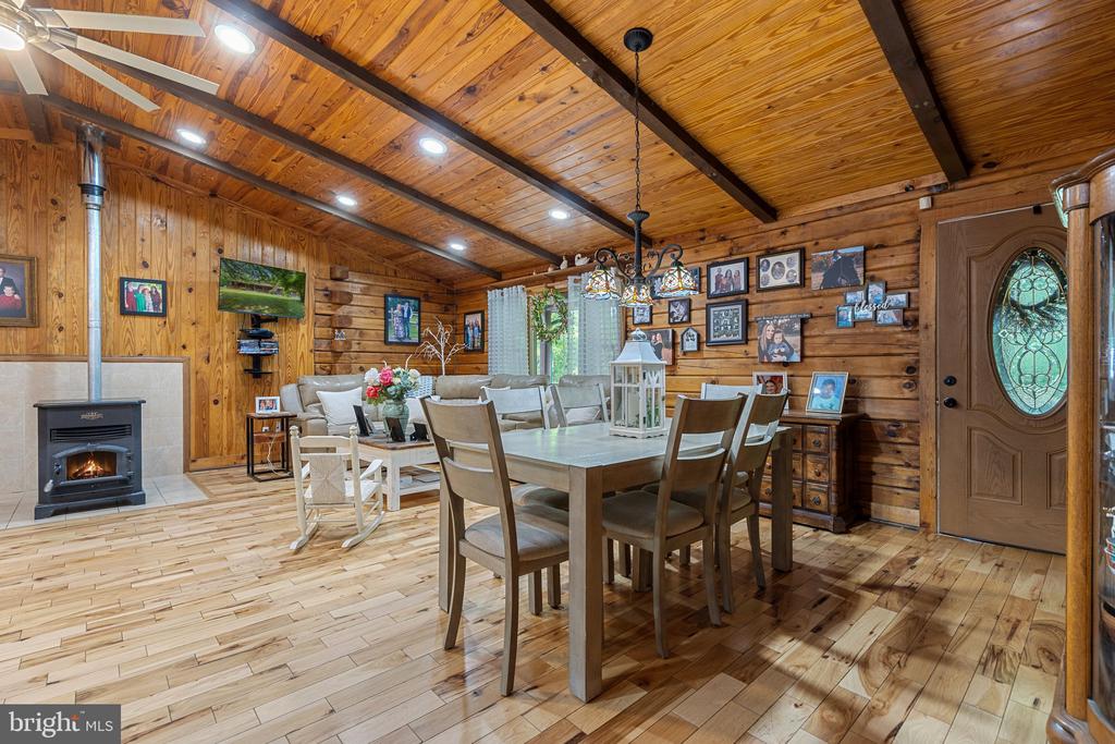4162 PINEWOOD LN, JEFFERSONTON, Virginia 22724, 5 Bedrooms Bedrooms, ,4 BathroomsBathrooms,Residential,4162 PINEWOOD LN,VACU2010550 MLS # VACU2010550
