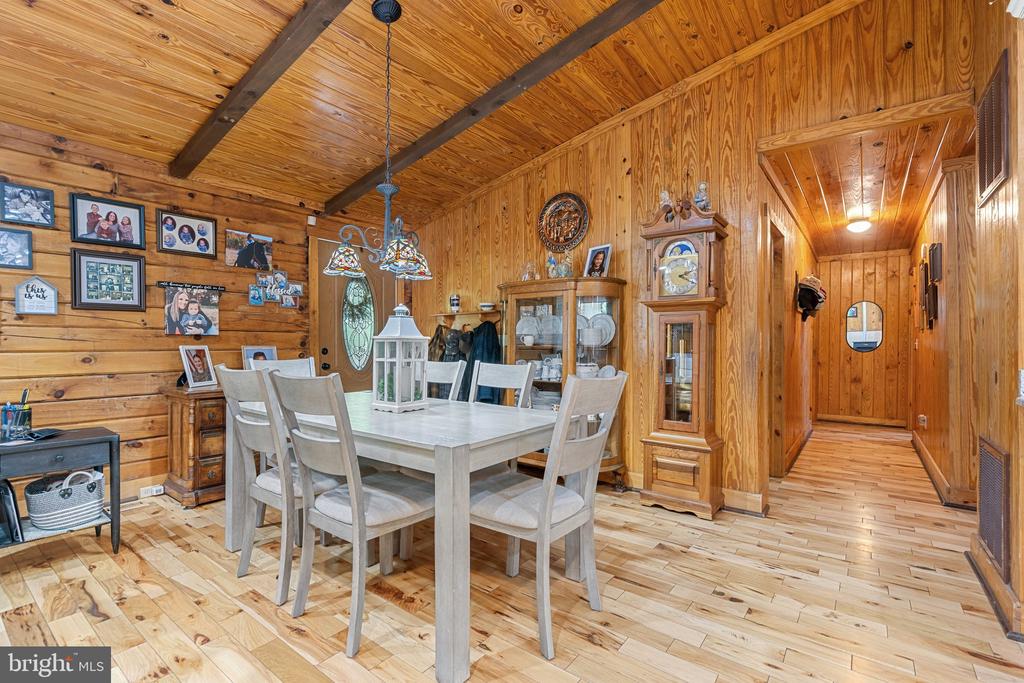 4162 PINEWOOD LN, JEFFERSONTON, Virginia 22724, 5 Bedrooms Bedrooms, ,4 BathroomsBathrooms,Residential,4162 PINEWOOD LN,VACU2010550 MLS # VACU2010550