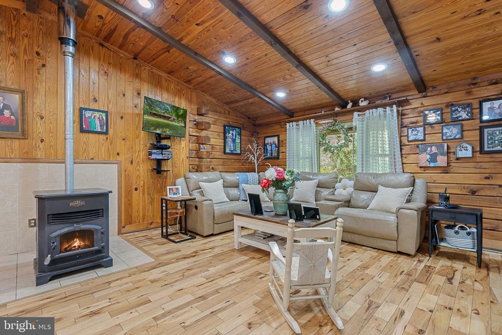 4162 PINEWOOD LN, JEFFERSONTON, Virginia 22724, 5 Bedrooms Bedrooms, ,4 BathroomsBathrooms,Residential,4162 PINEWOOD LN,VACU2010550 MLS # VACU2010550