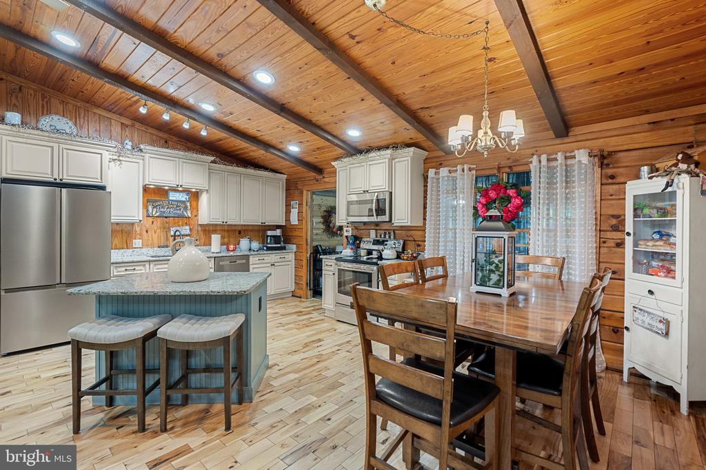 4162 PINEWOOD LN, JEFFERSONTON, Virginia 22724, 5 Bedrooms Bedrooms, ,4 BathroomsBathrooms,Residential,4162 PINEWOOD LN,VACU2010550 MLS # VACU2010550