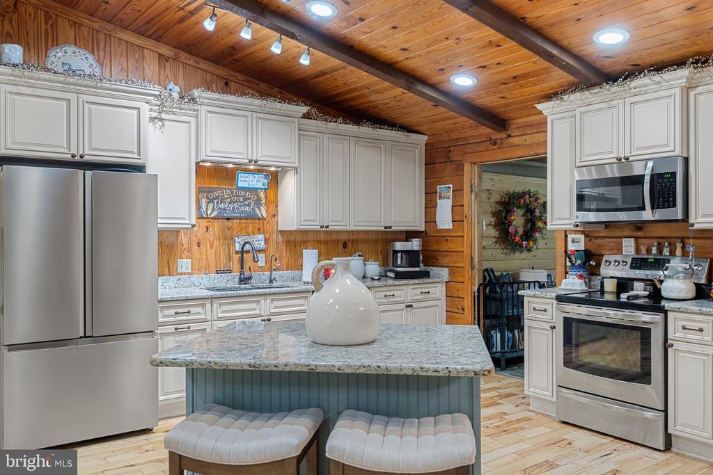 4162 PINEWOOD LN, JEFFERSONTON, Virginia 22724, 5 Bedrooms Bedrooms, ,4 BathroomsBathrooms,Residential,4162 PINEWOOD LN,VACU2010550 MLS # VACU2010550