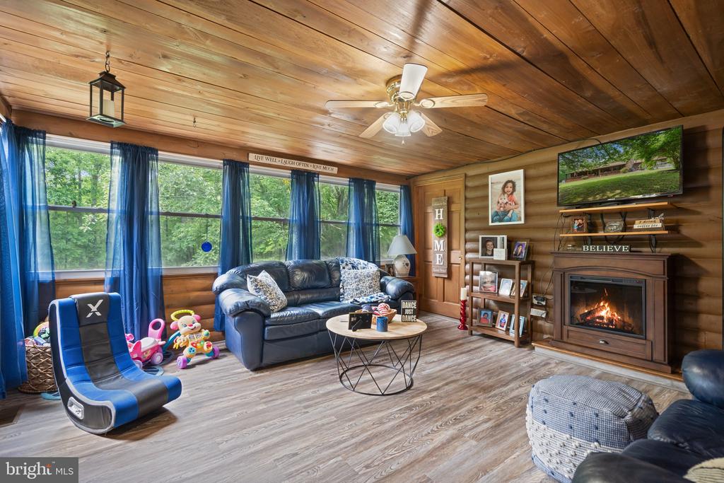 4162 PINEWOOD LN, JEFFERSONTON, Virginia 22724, 5 Bedrooms Bedrooms, ,4 BathroomsBathrooms,Residential,4162 PINEWOOD LN,VACU2010550 MLS # VACU2010550
