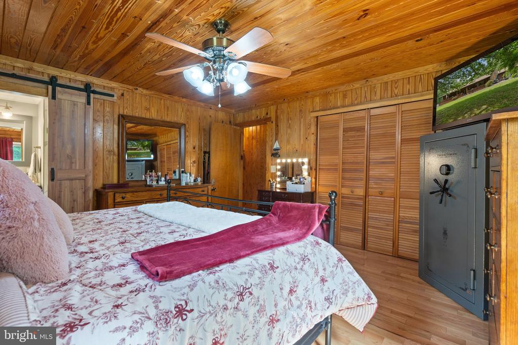4162 PINEWOOD LN, JEFFERSONTON, Virginia 22724, 5 Bedrooms Bedrooms, ,4 BathroomsBathrooms,Residential,4162 PINEWOOD LN,VACU2010550 MLS # VACU2010550