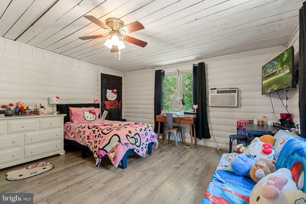 4162 PINEWOOD LN, JEFFERSONTON, Virginia 22724, 5 Bedrooms Bedrooms, ,4 BathroomsBathrooms,Residential,4162 PINEWOOD LN,VACU2010550 MLS # VACU2010550