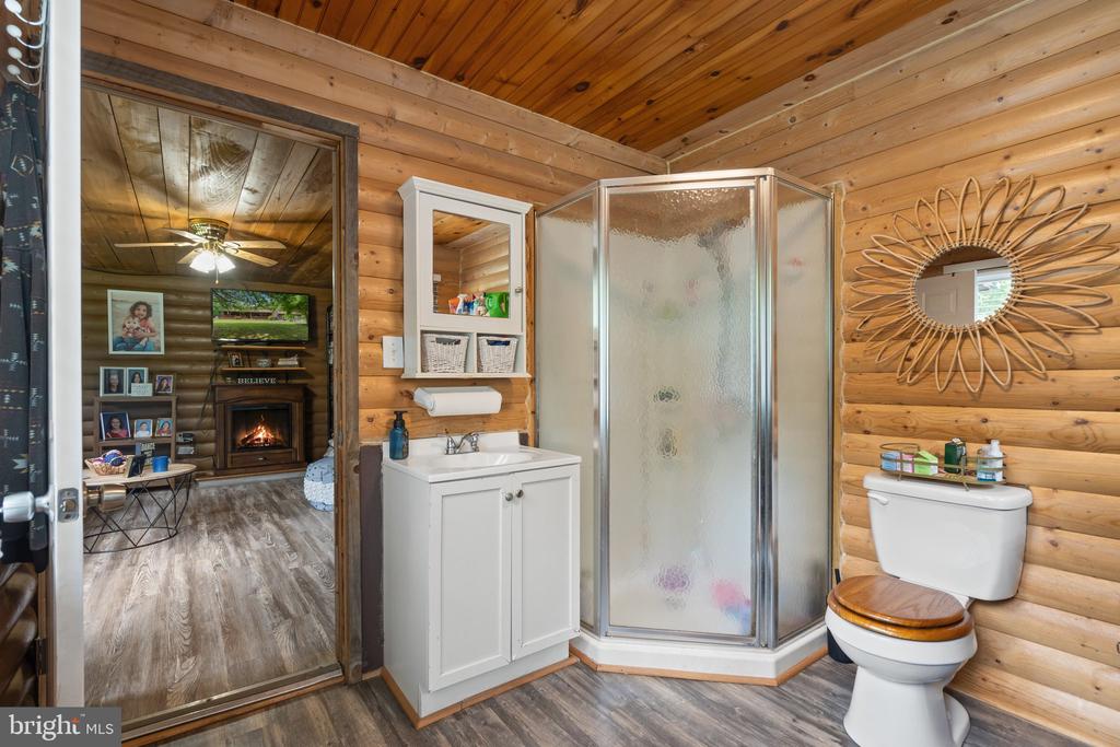 4162 PINEWOOD LN, JEFFERSONTON, Virginia 22724, 5 Bedrooms Bedrooms, ,4 BathroomsBathrooms,Residential,4162 PINEWOOD LN,VACU2010550 MLS # VACU2010550
