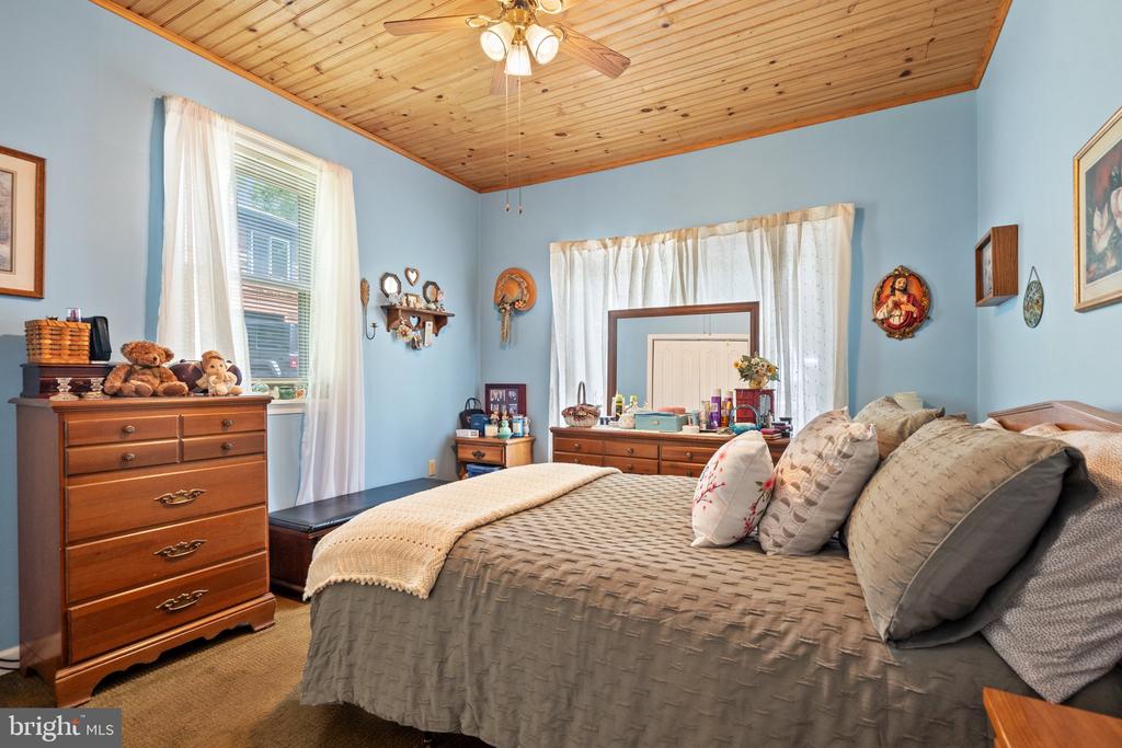 4162 PINEWOOD LN, JEFFERSONTON, Virginia 22724, 5 Bedrooms Bedrooms, ,4 BathroomsBathrooms,Residential,4162 PINEWOOD LN,VACU2010550 MLS # VACU2010550